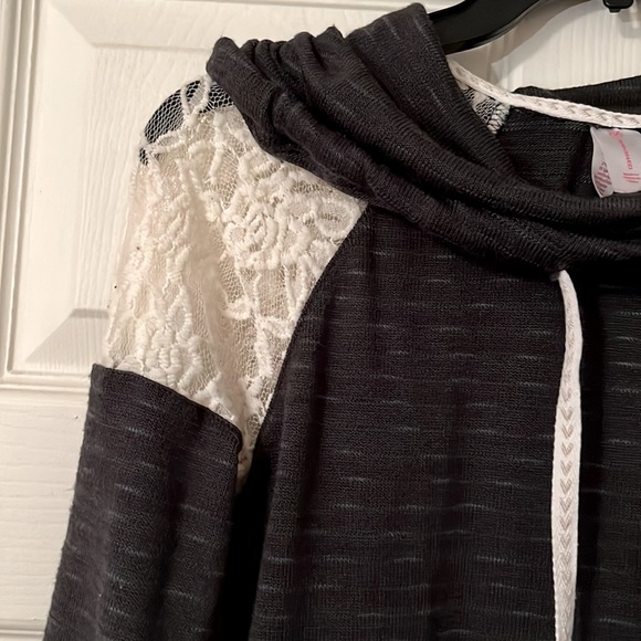 JUNIORS 3/4 LENGTH BLOUSE : SIZE MEDIUM - Picture 2 of 4